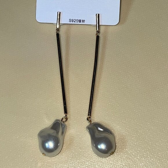 Chic Gold Bar & Baroque Pearl Drop Earrings | Modern Statement Jewelry - Picture 3 of 3